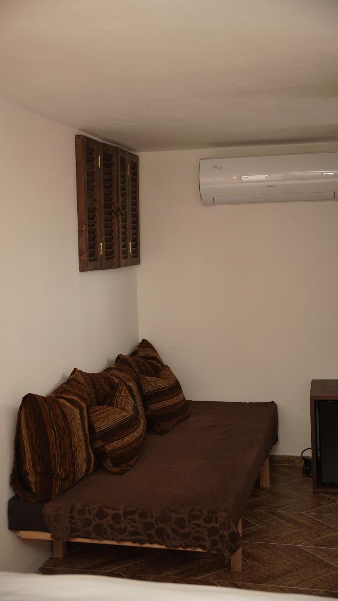 Relax Inn Korce Exteriér fotografie