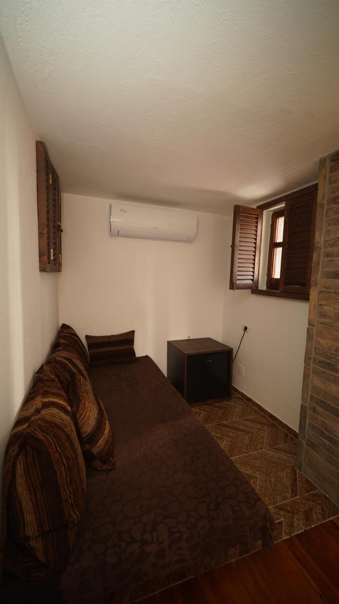 Relax Inn Korce Exteriér fotografie