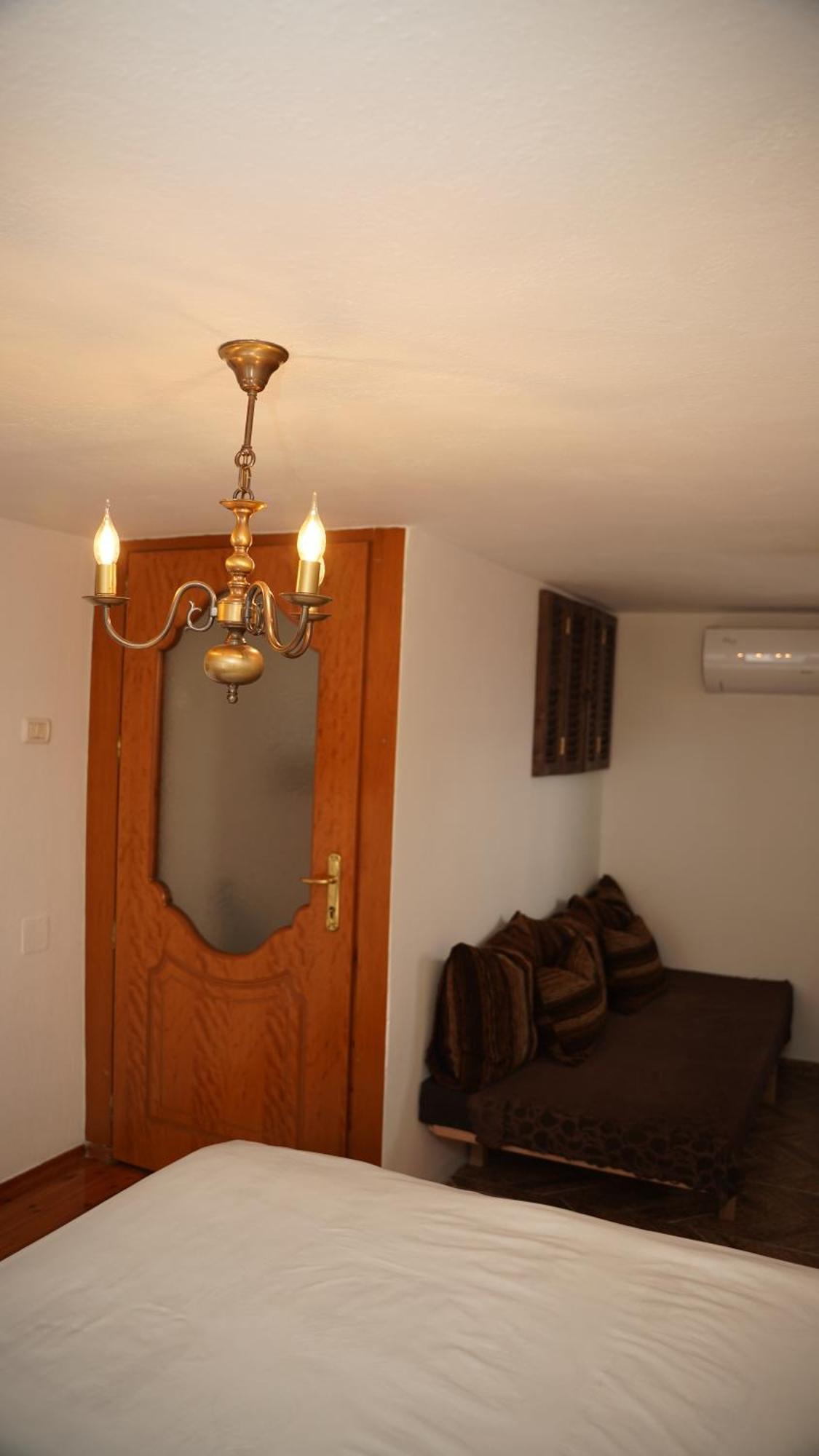 Relax Inn Korce Exteriér fotografie