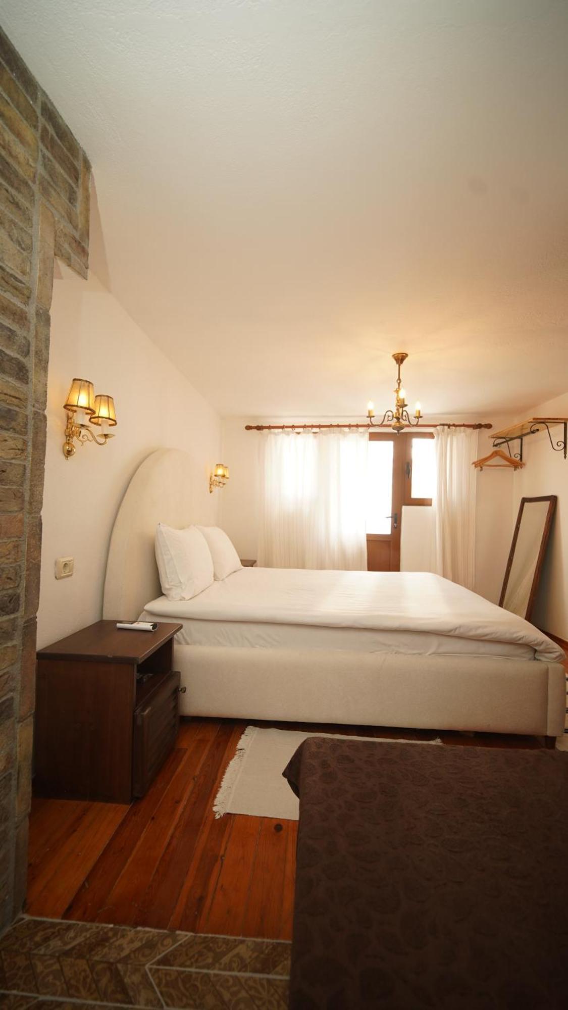 Relax Inn Korce Exteriér fotografie