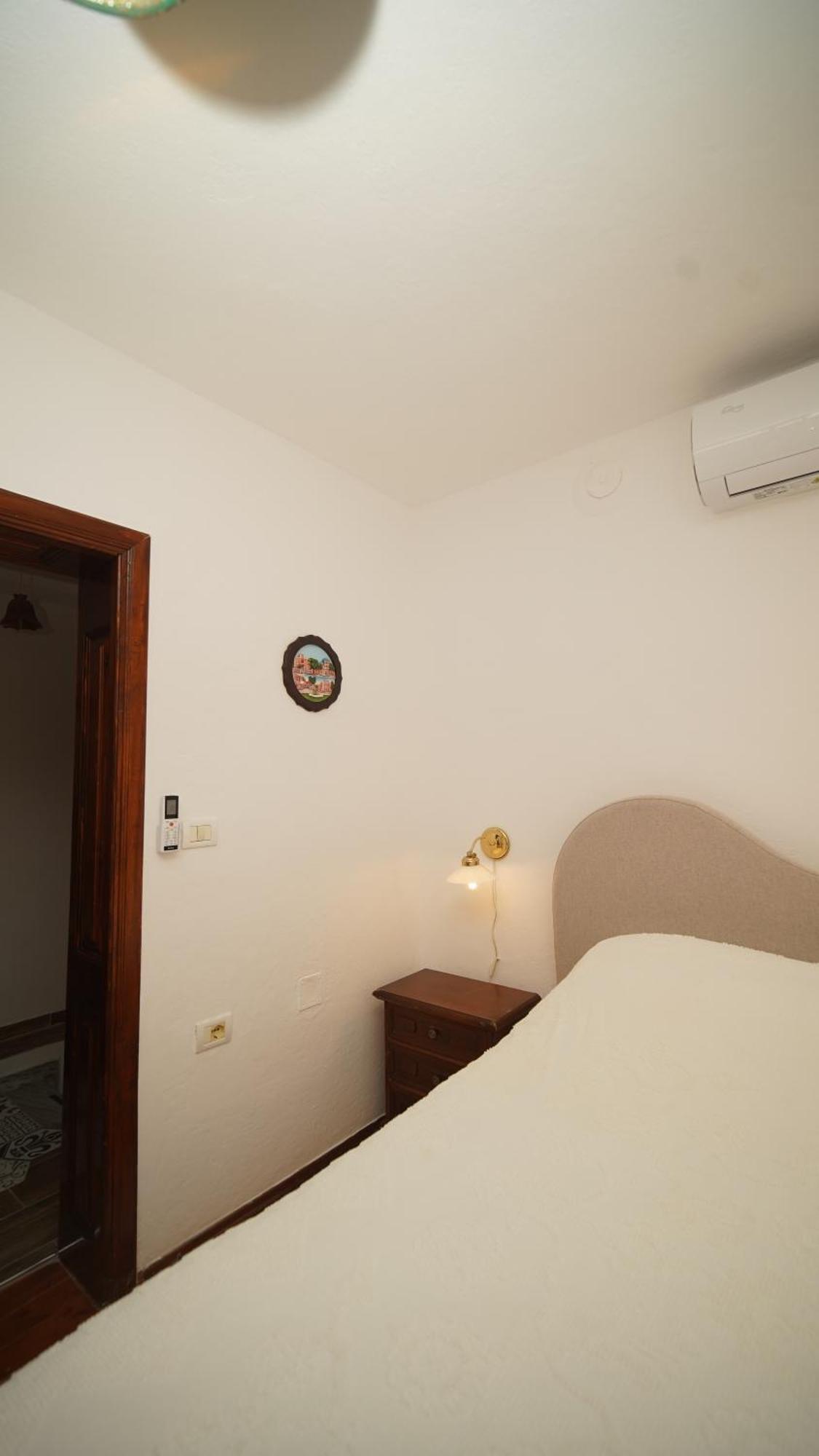 Relax Inn Korce Exteriér fotografie
